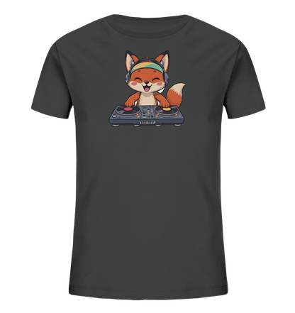 Onlineshop Shirts fuer Kinder - Das Bild zeigt ein dunkles Kinder-T-Shirt mit einem charmanten Motiv eines DJ-Fuchses. Der Fuchs traegt bunte Kopfhoerer und steht hinter einem Mischpult mit zwei Plattenspielern. Er laechelt froehlich mit leicht geoeffnetem Mund. Das gesamte Design wirkt verspielt und lebendig auf dem neutralen Hintergrund des Shirts.