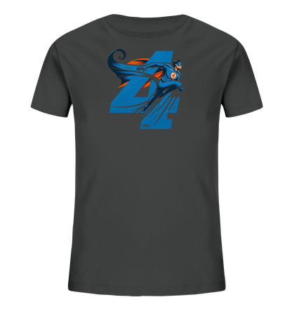 Onlineshop Shirts fuer Kinder - Dieses dunkelgraue T-Shirt zeigt eine dynamische Grafik eines Superhelden, der durch eine grosse blaue Zahl 4 springt. Der Superheld traegt ein blaues Kostuem mit orangefarbenem Umhang und Akzenten. Das Design ist lebhaft und energiegeladen, ideal fuer kleine Helden. Die Grafik nutzt kraeftige Blau- und Orangetoene.