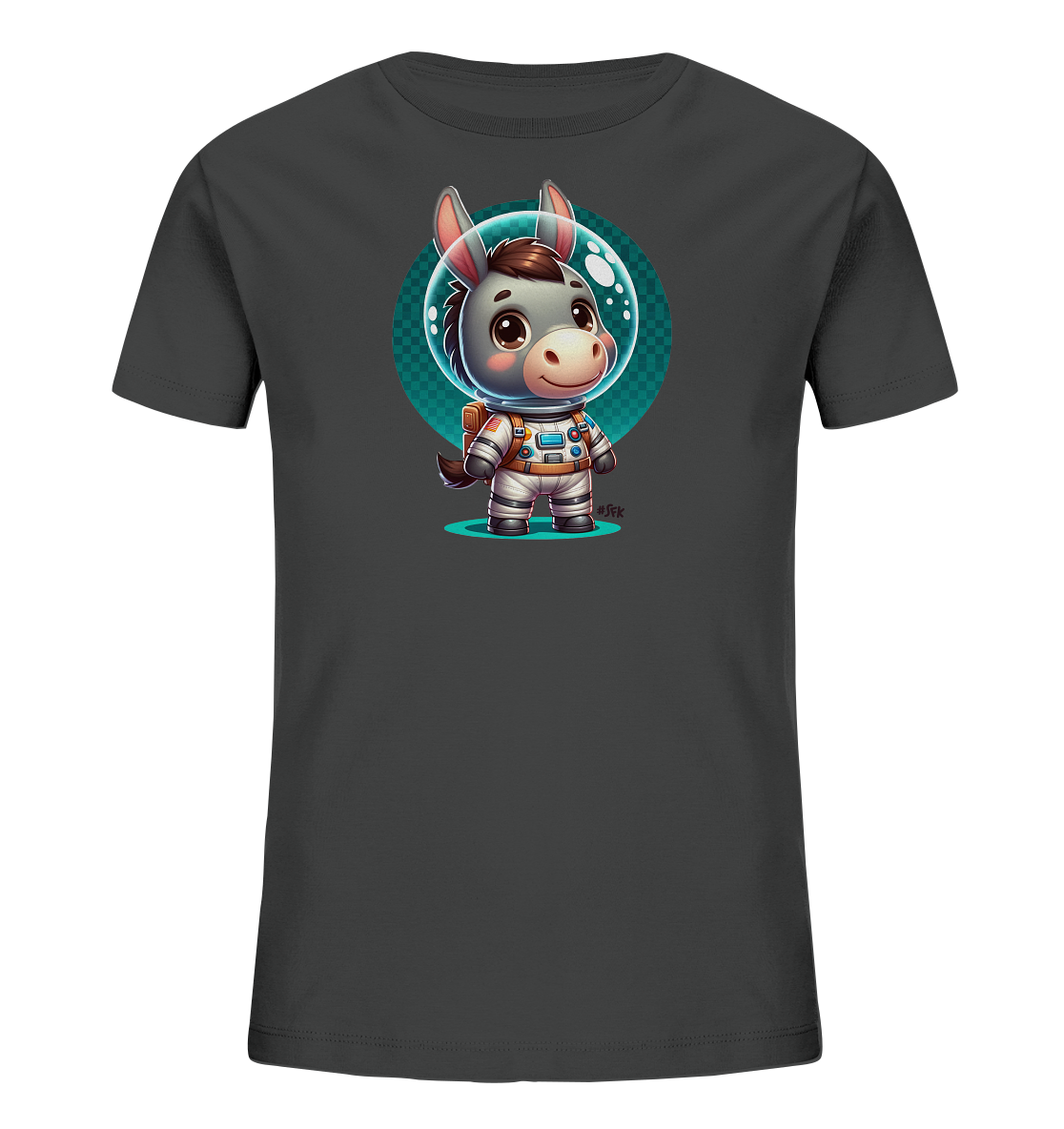 Onlineshop Shirts fuer Kinder - Das T-Shirt ist in einem dunklen Grauton gehalten. Auf der Vorderseite befindet sich eine niedliche, cartoonartige Illustration eines kleinen Esels, der einen Raumanzug mit Helm traegt. Im Hintergrund ist ein teal-farbener Kreis mit einem Muster, der das Motiv umrahmt. Der Esel blickt freundlich nach vorne.