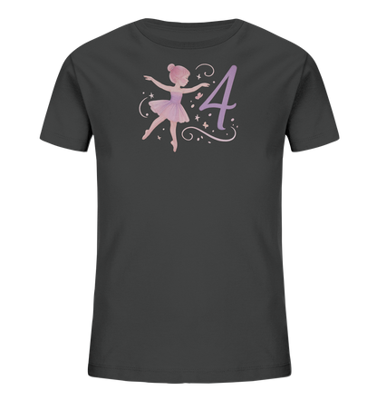 Onlineshop Shirts fuer Kinder - Das Bild zeigt ein dunkelgraues T-Shirt fuer Kinder. Auf der Vorderseite ist eine Illustration einer kleinen Ballerina in pinkem Tutu abgebildet, die gerade tanzt. Neben ihr steht eine grosse Zahl '4' in einem Lilaton. Das Design ist mit verspielten Sternen, Schmetterlingen und Schnoerkeln verziert.