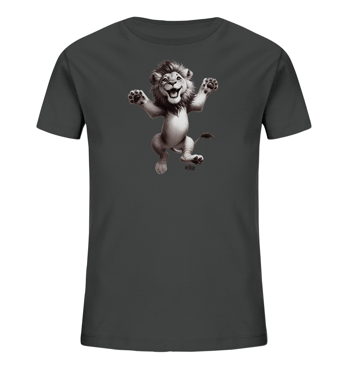 Onlineshop Shirts fuer Kinder - Das Bild zeigt ein graues T-Shirt fuer Kinder mit einem detailreichen Aufdruck. Das Motiv ist ein springender, cartoonhafter Loewe, der mit seinen erhobenen Pfoten und einem breiten Laecheln dargestellt ist. Die Illustration ist in einem stilisierten Schwarz-Weiss gehalten und zeigt den Loewen in voller Aktion. Dieses Design verleiht dem Shirt eine froehliche und dynamische Ausstrahlung.