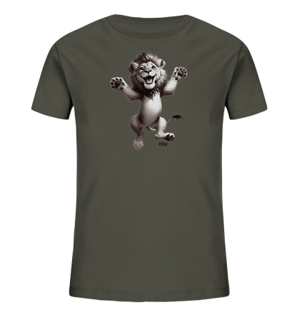 Onlineshop Shirts fuer Kinder - Das Bild zeigt ein dunkelgraues T-Shirt fuer Kinder. Auf der Vorderseite ist eine Illustration eines jungen Loewen abgebildet, der froehlich springt. Der Loewe hat die Arme und Beine ausgestreckt und ein breites Laecheln. Dieses Motiv verleiht dem Shirt einen lustigen und lebhaften Charakter.