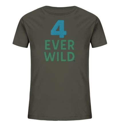Onlineshop Shirts fuer Kinder - Das Bild zeigt ein dunkles Kinder-T-Shirt. Auf der Vorderseite ist ein grafisches Motiv zu sehen, bestehend aus einer grossen blauen Zahl '4' und den Worten 'EVER WILD' darunter in gruener Farbe. Das Design ist zentral auf dem Shirt platziert.