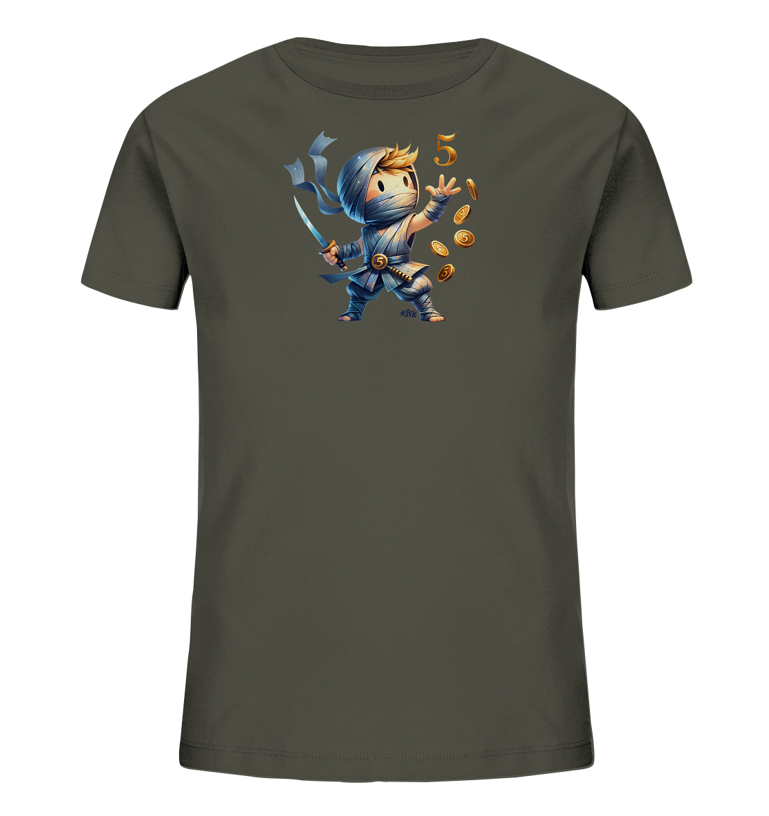 Onlineshop Shirts fuer Kinder - Das Bild zeigt ein dunkles T-Shirt mit einem verspielten Druck. Es zeigt eine Cartoon-Figur, die wie ein kleiner Ninja aussieht und ein Schwert haelt. Über der Figur ist die Zahl '5' in einem gold-orangen Farbton abgebildet. Mehrere goldene Muenzen fliegen um die Zahl und die Figur herum, was dem Design eine dynamische Note verleiht.
