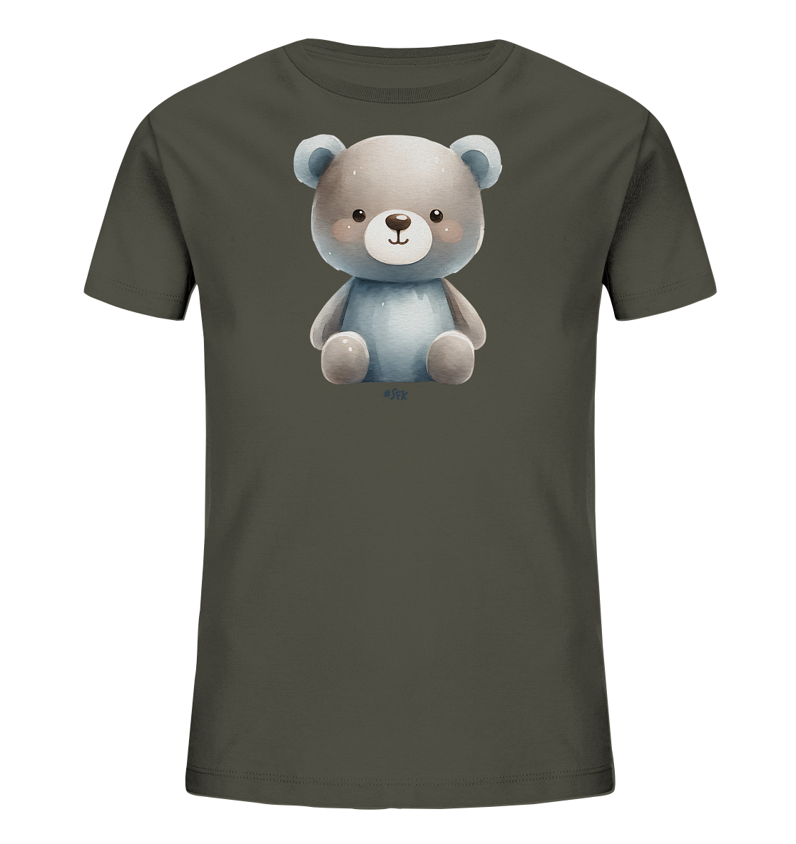 Onlineshop Shirts fuer Kinder - Das Bild zeigt ein olivgruenes Kinder-T-Shirt mit einem niedlichen Teddybaer-Motiv auf der Vorderseite. Der Cartoon-Teddybaer sitzt aufrecht und hat graues Fell am Kopf sowie blaue Farbe an Koerper und Pfoten. Er laechelt freundlich und hat grosse, runde Ohren. Die Illustration ist in sanften Farben gehalten und sehr ansprechend.