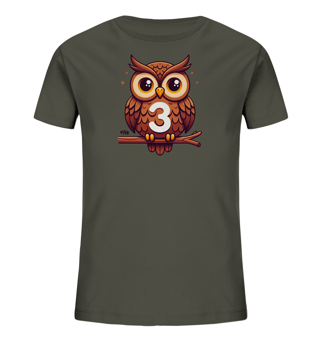 Onlineshop Shirts fuer Kinder - Das Bild zeigt ein dunkelgraues Kinder-T-Shirt mit einer niedlichen Cartoon-Eule auf der Vorderseite. Die Eule sitzt auf einem Ast und hat grosse, ausdrucksvolle Augen. Mittig auf der Brust der Eule ist die Zahl '3' in Weiss platziert. Das Design wirkt verspielt und kindgerecht, umrahmt von kleinen sternfoermigen Elementen.