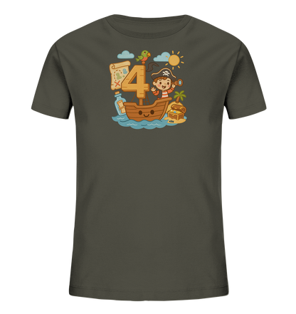 Onlineshop Shirts fuer Kinder - Dieses T-Shirt zeigt ein lustiges Piratenmotiv mit einer grossen gelben Zahl Vier. Das Design umfasst ein kleines Boot mit einem darauf stehenden Piratenkind, einem Papagei, einer Schatzkarte und einer Schatzkiste. Weitere Details wie Wellen, Wolken und die Sonne vervollstaendigen die Szene. Die Grafik ist farbenfroh und kindgerecht gestaltet.