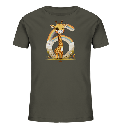 Onlineshop Shirts fuer Kinder - Das Bild zeigt ein dunkelgraues T-Shirt fuer Kinder mit einem farbenfrohen Aufdruck auf der Vorderseite. Das Design umfasst eine niedliche Cartoon-Giraffe, die in einer Wiese voller Blumen steht. Hinter der Giraffe ist eine grosse, stilisierte Zahl '6' zu sehen, die von Wolken und einem Regenbogen umrahmt wird. Die Gesamtgestaltung wirkt froehlich und verspielt.