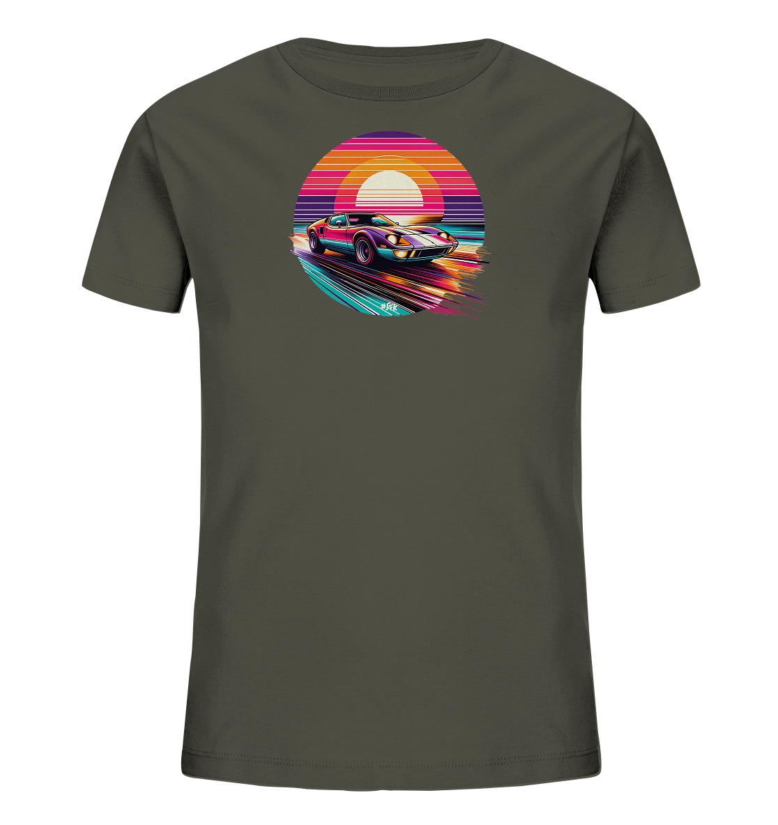 Onlineshop Shirts fuer Kinder - Das dunkelgraue T-Shirt zeigt ein farbenfrohes Rundmotiv auf der Vorderseite. Es ist ein Retro-Design mit einem schnellen Sportwagen, der auf einen leuchtenden Sonnenuntergang zufaehrt. Die Grafik verwendet lebendige Farben und dynamische Linien, die Bewegung darstellen. Das Motiv hat einen ausgepraegten Retro-Futurismus-Stil der 1980er Jahre.