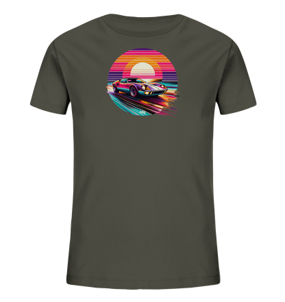 Kinder T-Shirt mit ein farbiger Sportwagen vor einer gestreiften Retro-Sonne