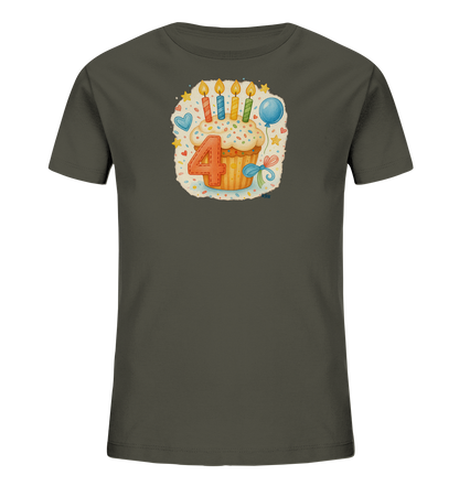 Onlineshop Shirts fuer Kinder - Das Bild zeigt ein dunkelgraues T-Shirt mit einem froehlichen Geburtstagsmotiv. Im Zentrum befindet sich ein Cupcake, verziert mit Zuckerguss, Streuseln und vier brennenden Kerzen in verschiedenen Farben. Eine grosse orange Zahl Vier steht davor. Das Design wird durch festliche Elemente wie Sterne, einen Ballon und ein Herz ergaenzt.