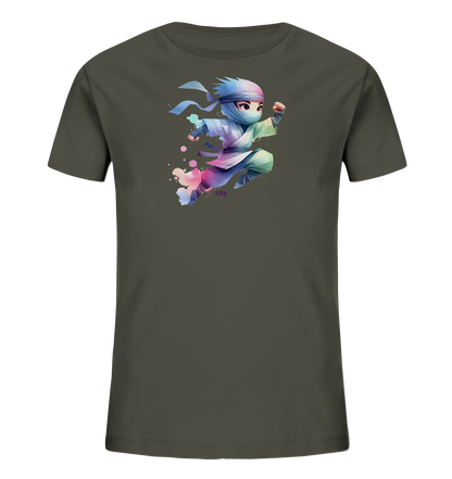 Onlineshop Shirts fuer Kinder - Das Bild zeigt ein dunkelgraues T-Shirt mit einer bunten Grafik auf der Vorderseite. Dargestellt ist ein springender Cartoon-Charakter in einem Ninja-Outfit, umgeben von farbigen Klecksen in Aquarell-Optik. Die Figur traegt eine Kopfbedeckung und Maske und hat einen dynamischen Ausdruck. Das Design ist lebendig und wirkt verspielt durch die Farbverlaeufe.
