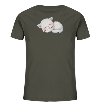Onlineshop Shirts fuer Kinder - Das Bild zeigt ein dunkelgraues Kinder-T-Shirt mit einem niedlichen Motiv eines schlafenden weissen Kaetzchens auf der Vorderseite. Das Kaetzchen ist zusammengerollt dargestellt, mit geschlossenen Augen und einem friedlichen Ausdruck. Seine Ohren sind leicht rosa und blau getoent, was dem Design eine sanfte Note verleiht. Das Motiv ist mittig auf dem T-Shirt platziert und wirkt sehr ansprechend.