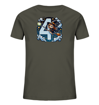 Onlineshop Shirts fuer Kinder - Dieses dunkelgraue T-Shirt praesentiert ein detailreiches Motiv fuer Kinder. Zentral im Design ist eine grosse, helle Zahl Vier positioniert, vor der eine kleine Hexe auf einem Besen fliegt. Die Grafik wird von dunklen Wolken, Sternen, Fledermaeusen und einer Flasche begleitet, was dem T-Shirt eine mystische Note verleiht. Dieses Shirt eignet sich hervorragend fuer Fans von Zauberei und ist besonders passend fuer den vierten Geburtstag.