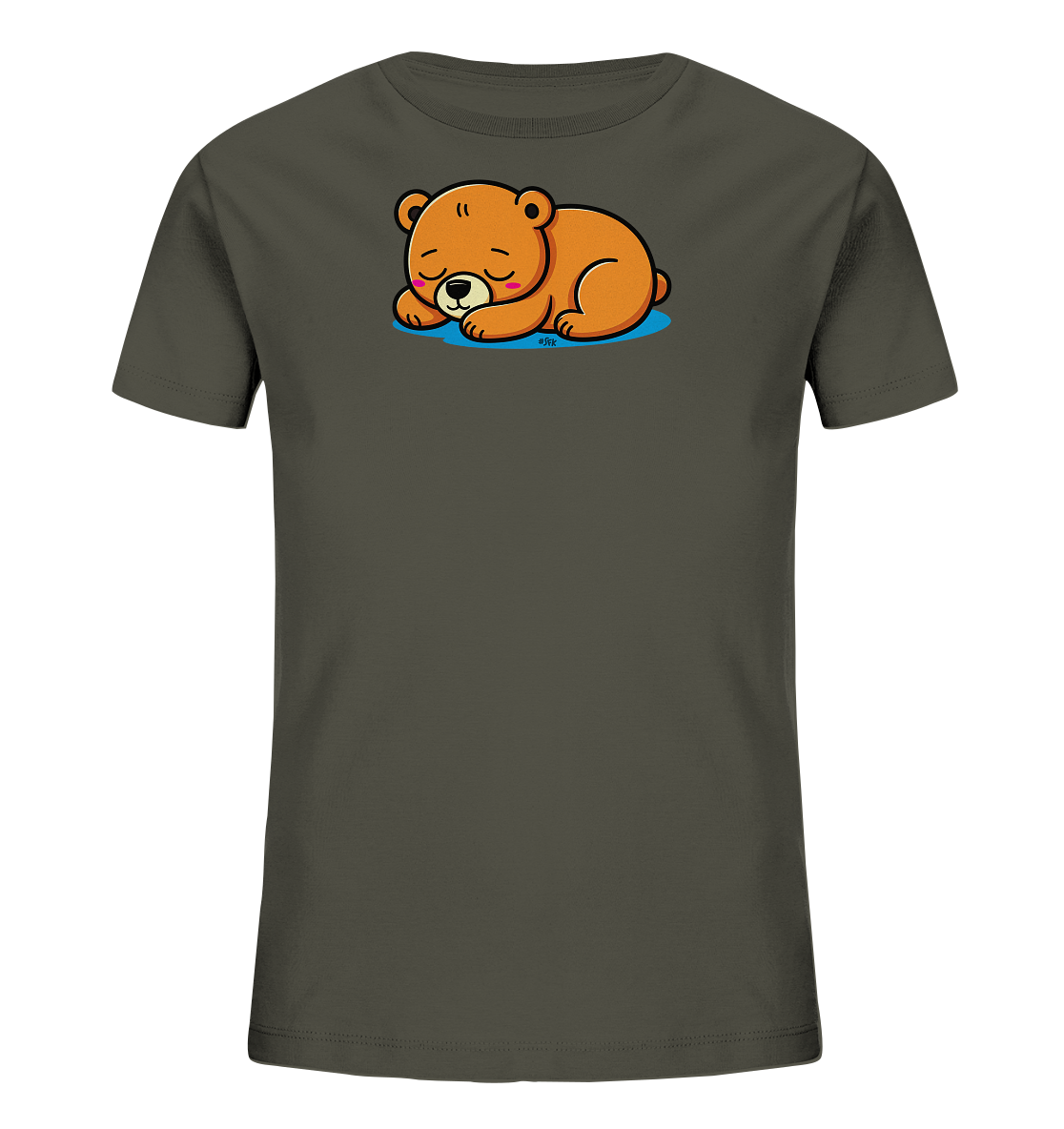 Onlineshop Shirts fuer Kinder - Das Bild zeigt ein dunkelgraues Kinder-T-Shirt mit einem niedlichen Motiv eines schlafenden Baeren. Der Baer ist hellbraun mit rosafarbenen Wangen dargestellt und liegt friedlich mit geschlossenen Augen auf einer blauen Flaeche. Das Design wirkt sehr gemuetlich und verspielt. Dieses T-Shirt ist ideal fuer entspannte Kinderkleidung.