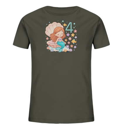 Onlineshop Shirts fuer Kinder - Das Bild zeigt ein dunkelgraues Kinder-T-Shirt. Auf der Vorderseite ist eine Illustration einer Meerjungfrau in einer Muschel zu sehen. Die Meerjungfrau ist von verschiedenen maritimen Elementen wie Seesternen und Muscheln umgeben. Über ihr befindet sich die Zahl 4, dargestellt durch kleine Punkte.