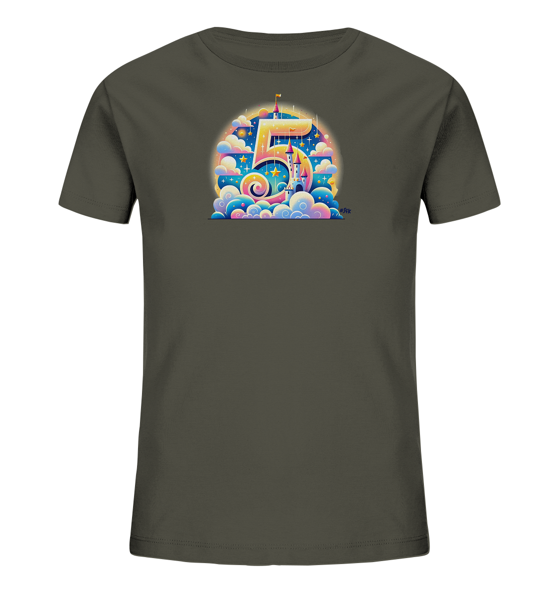 Onlineshop Shirts für Kinder - Das Bild zeigt ein dunkelgrünes Kinder-T-Shirt mit einem lebhaften, märchenhaften Motiv auf der Vorderseite. Die Grafik ist in einem Bogenrahmen dargestellt und zeigt eine große, stilisierte Zahl "5". Hinter der Fünf ist ein Schloss auf Wolken inmitten eines Himmels mit Sternen und einem Farbverlauf zu sehen. Das Design wirkt fantasievoll und farbenfroh, ideal für ein Geburtstags-Shirt oder ähnliche Anlässe.