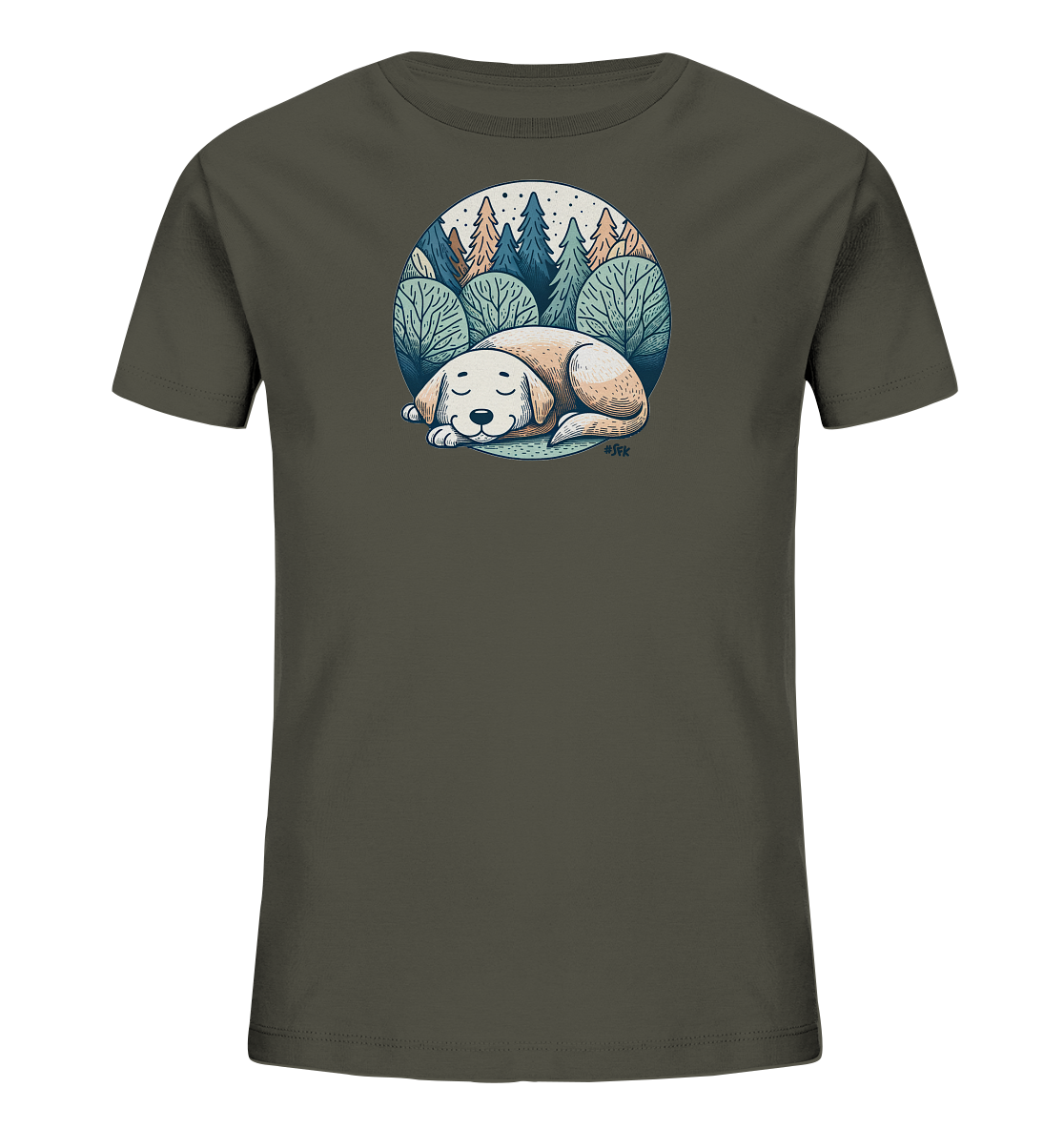 Onlineshop Shirts fuer Kinder - Dieses dunkelgruene T-Shirt zeigt eine kreisfoermige Illustration eines friedlich schlafenden Hundes. Der Hund liegt inmitten einer stilisierten Naturlandschaft mit Baeumen, Bueschen und einem Sternenhimmel. Das Design ist in sanften, gedaempften Farben gehalten und vermittelt eine ruhige Atmosphaere. Es ist ein charmantes Motiv fuer Kinder, die Tiere und die Natur lieben.