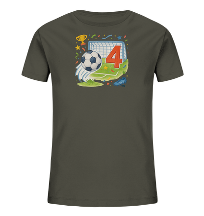 Onlineshop Shirts fuer Kinder - Das Bild zeigt ein dunkelgraues Kinder-T-Shirt mit einem lebendigen Fussballmotiv. Zentral sind ein Tor, ein Ball und die rote Zahl 4 abgebildet. Um das Motiv herum sind ein goldener Pokal, ein Schuh, Konfetti und Sterne platziert. Das Design hat einen froehlichen und festlichen Charakter.