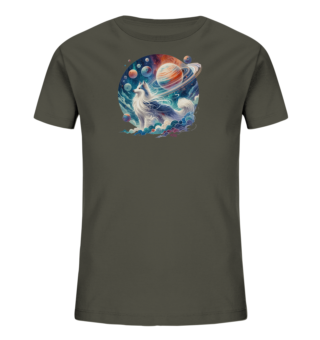 Onlineshop Shirts fuer Kinder - Dieses T-Shirt zeigt ein fantastisches Motiv mit einem weissen, wolfsaehnlichen Tier. Es sitzt umgeben von bunten Wolken vor einem detaillierten Hintergrund aus dem Weltall. Dort sind ein grosser Saturn-aehnlicher Planet sowie mehrere kleinere Planeten und Sterne zu sehen. Die Illustration wirkt magisch und farbenfroh.