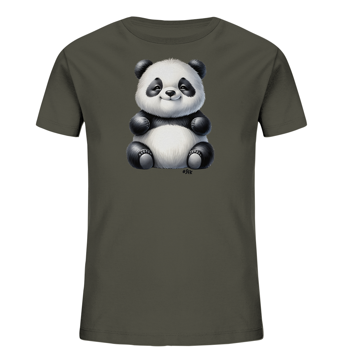 Onlineshop Shirts fuer Kinder - Das Bild zeigt ein dunkelgruenes Kinder-T-Shirt mit einem detaillierten Motiv auf der Vorderseite. Abgebildet ist ein sitzender Baby-Panda mit schwarz-weissem Fell und grossen, runden Augen. Der Panda hat einen freundlichen, leicht laechelnden Ausdruck. Die flauschige Illustration des Tiers ist zentral auf dem Shirt platziert.