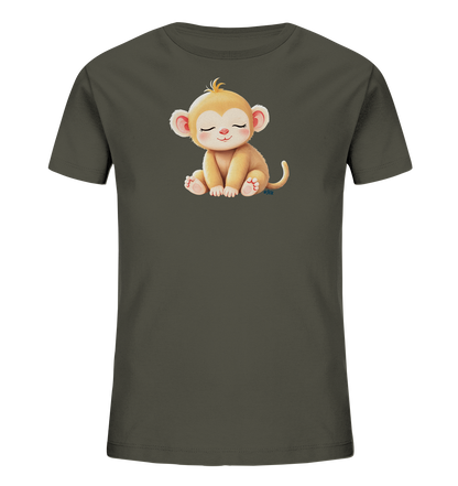 Onlineshop Shirts fuer Kinder - Das Bild zeigt ein dunkelgraues Kinder-T-Shirt mit einem niedlichen Tiermotiv auf der Vorderseite. Abgebildet ist ein sitzendes, beigefarbenes Äffchen mit geschlossenen Augen und einem sanften Laecheln. Es hat rosa Wangen und Ohren sowie eine kleine Haartolle. Das Design wirkt friedlich und kindgerecht.