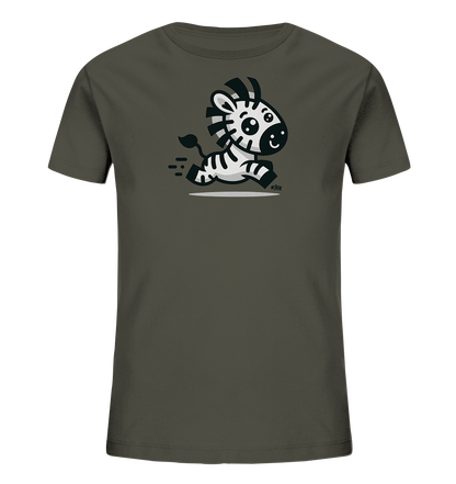 Onlineshop Shirts fuer Kinder - Dieses T-Shirt in einem dunklen Grau oder Khaki zeigt ein niedliches Cartoon-Zebra beim Rennen. Das Zebra hat grosse Augen und ein freundliches Laecheln, seine Streifen sind deutlich zu erkennen. Die rennende Bewegung wird durch Striche hinter dem Tier angedeutet. Das Design ist verspielt und ansprechend fuer Kinder.