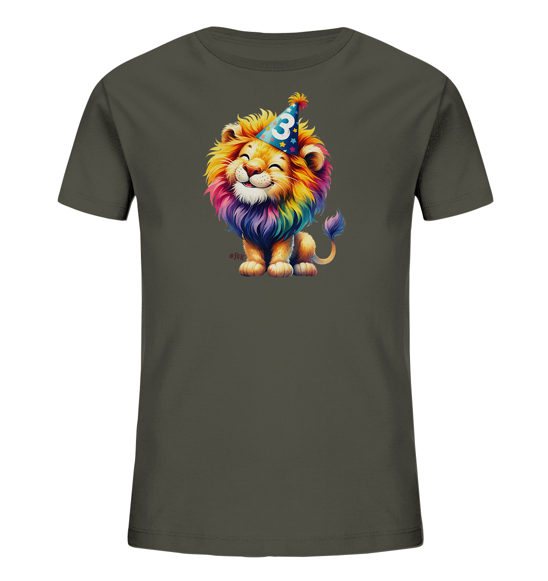 Onlineshop Shirts fuer Kinder - Das Bild zeigt ein dunkelgraues Kinder-T-Shirt mit einem farbenfrohen Motiv. Abgebildet ist ein laechelnder Zeichentrick-Loewe mit regenbogenfarbener Maehne. Er traegt ein blaues Partyhuetchen, das mit Sternen verziert ist und die Zahl 3 zeigt.