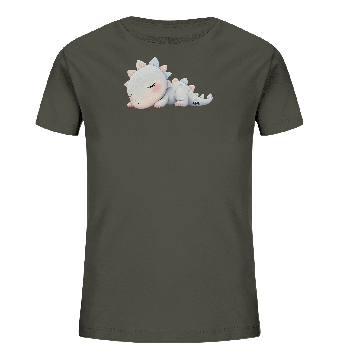 Onlineshop Shirts fuer Kinder - Das Bild zeigt ein dunkelgruenes Kinder-T-Shirt mit einem niedlichen schlafenden Drachenmotiv auf der Vorderseite. Der kleine Drache ist hellgrau mit rosafarbenen Wangen und geschlossenen Augen. Er hat sanfte, pastellfarbene Stacheln auf dem Ruecken und Kopf, die das friedliche Bild abrunden. Das Design wirkt beruhigend und ist ideal fuer kleine Traeumer.