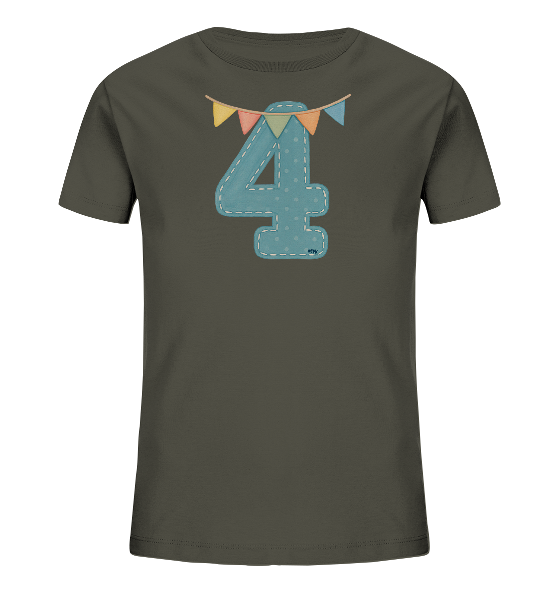 Onlineshop Shirts fuer Kinder - Das Bild zeigt ein dunkelgruenes Kinder-T-Shirt mit einem grossen Motiv der Zahl Vier. Die Zahl ist in hellem Tuerkis gehalten und wirkt wie eine Applikation im Patchwork-Stil mit weissen Punkten und gestrichelten Naehten. Oberhalb der Zahl verlaeuft eine bunte Wimpelkette in Pastellfarben. Das Design ist froehlich und detailreich gestaltet.