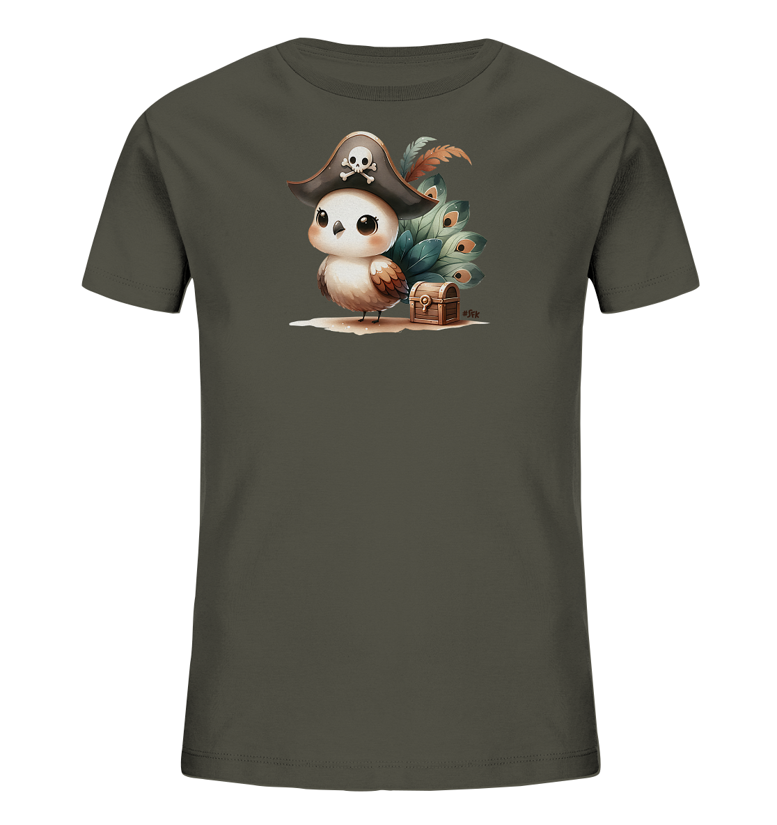 Onlineshop Shirts fuer Kinder - Das dunkelgruene Kinder-T-Shirt zeigt eine suesse Illustration eines Vogels im Piratenkostuem. Der Vogel traegt einen Hut mit Totenkopf und steht neben einer Schatzkiste auf Sand, umgeben von bunten Federn. Dieses fantasievolle Design ist ein Blickfang fuer kleine Abenteurer.