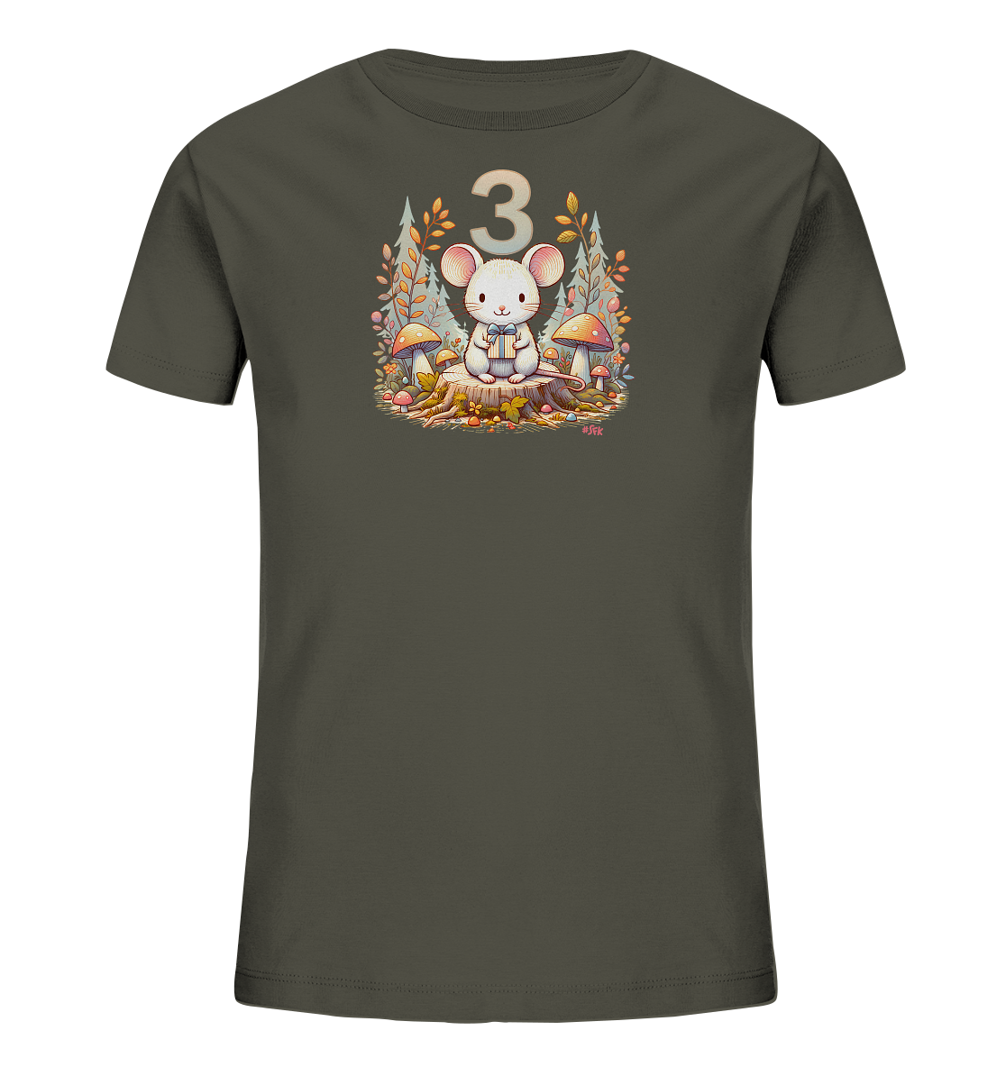 Onlineshop Shirts fuer Kinder - Das Bild zeigt ein dunkelgruenes T-Shirt mit einer Illustration einer suessen Maus, die auf einem Baumstumpf sitzt und ein Geschenk haelt. Über der Maus ist eine grosse Zahl Drei zu sehen. Um die Maus herum sind Pilze, Blaetter und stilisierte Baeume im Herbst-Stil dargestellt. Das Design wirkt verspielt und thematisch.