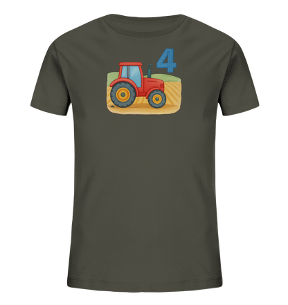 Onlineshop Shirts fuer Kinder - Das Bild zeigt ein dunkelgraues Kinder-T-Shirt mit einem bunten Motiv auf der Vorderseite. Abgebildet ist ein roter Cartoon-Traktor auf einem stilisierten Feld mit gelben und gruenen Flaechen. Über dem Traktor ist eine grosse, blaue Zahl Vier platziert. Das Design ist farbenfroh und verspielt gestaltet, ideal fuer Kinder.
