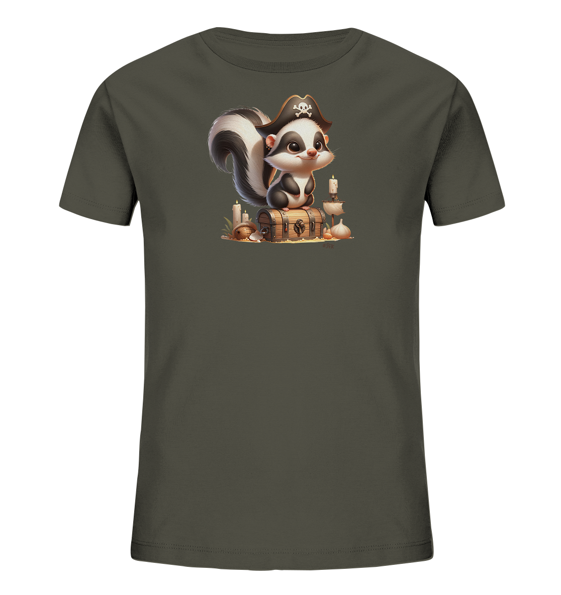 Onlineshop Shirts fuer Kinder - Das Bild zeigt ein dunkelgrau/gruenes T-Shirt fuer Kinder mit einer niedlichen Illustration eines Stinktiers als Pirat. Das Stinktier traegt einen Piratenhut und sitzt auf einer Schatzkiste. Um die Kiste sind Kerzen, eine kleine Schiffsnachbildung und weitere Gegenstaende angeordnet, die eine Schatzinsel-Atmosphaere schaffen. Das Motiv ist detailliert und verspielt gestaltet.