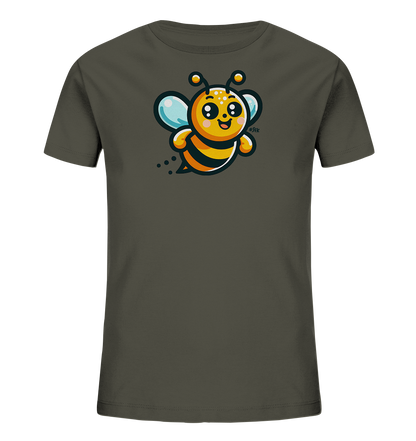 Onlineshop Shirts fuer Kinder - Dieses T-Shirt in einem dunklen Olivgruen zeigt eine niedliche, cartoonhafte Biene auf der Vorderseite. Die Biene hat leuchtend gelbe und schwarze Streifen, grosse Augen und ein froehliches Laecheln. Ihre Fluegel sind hellblau dargestellt, und kleine Punkte deuten auf Flugbewegung hin. Das Design ist verspielt und farbenfroh auf dem dunklen Stoff platziert.