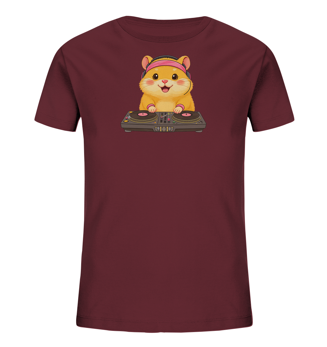 Onlineshop Shirts fuer Kinder - Das Bild zeigt ein bordeauxrotes Kinder-T-Shirt mit einem lustigen Hamster-Motiv auf der Vorderseite. Der Hamster traegt rosa Kopfhoerer und ist in einer DJ-Pose hinter einem Mischpult dargestellt. Mit seinem freundlichen Laecheln und den rosa Akzenten wirkt das Design verspielt und ansprechend. Dieses Motiv verleiht dem T-Shirt einen einzigartigen und froehlichen Charakter.