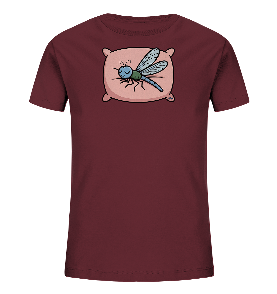 Onlineshop Shirts fuer Kinder - Das Bild zeigt ein dunkelrotes Kinder-T-Shirt mit einem niedlichen Motiv auf der Vorderseite. Darauf ist eine cartoonhafte Libelle in Blautoenen zu sehen, die friedlich auf einem hellrosa Kissen schlaeft. Die Libelle hat geschlossene Augen und ein sanftes Laecheln. Das Design wirkt beruhigend und verspielt.