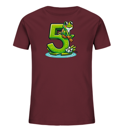 Onlineshop Shirts für Kinder - Das Bild zeigt ein bordeauxrotes T-Shirt für Kinder mit einem großen, grünen Aufdruck der Zahl '5' auf der Vorderseite. Ein freundlicher Cartoon-Frosch mit großen Augen sitzt auf der Oberseite der Zahl. Das Motiv ist von Wasser umgeben und enthält eine Wasserlilie mit Blättern. Dieses Design ist farbenfroh und verspielt, ideal für den fünften Geburtstag oder als alltägliches Kleidungsstück.