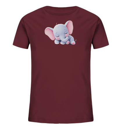 Onlineshop Shirts fuer Kinder - Das Bild zeigt ein dunkelrotes Kinder-T-Shirt mit einem niedlichen, schlafenden Elefantenmotiv. Der kleine Elefant ist hellgrau mit grossen rosafarbenen Ohren und geschlossenen Augen dargestellt. Er liegt friedlich auf dem Shirt und hat kleine rosafarbene Fussdetails. Das Design verleiht dem Shirt einen sanften und verspielten Charakter.
