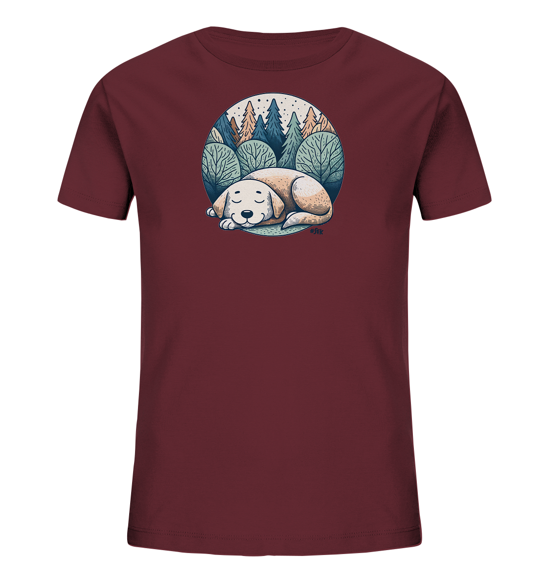 Onlineshop Shirts fuer Kinder - Dieses dunkelrote T-Shirt zeigt ein rundes Motiv eines schlafenden Hundes. Der Hund liegt entspannt im Vordergrund einer Waldszene mit stilisierten Baeumen und einem sternenklaren Himmel. Die Illustration ist in gedaempften, natuerlichen Farben gehalten und vermittelt eine ruhige Atmosphaere. Ein charmantes Design fuer Kinderkleidung.