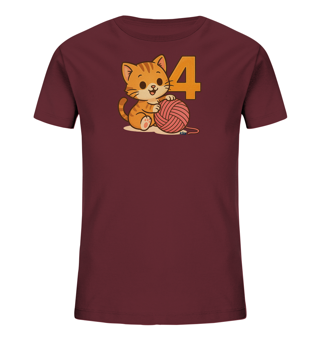 Onlineshop Shirts fuer Kinder - Das Bild zeigt ein weinrotes Kinder-T-Shirt mit einem niedlichen Druck auf der Vorderseite. Darauf ist eine orange-gestreifte Katze zu sehen, die mit einem rosa Wollknaeuel spielt. Daneben steht die gelbe Zahl "4". Das Design ist froehlich und kindgerecht.