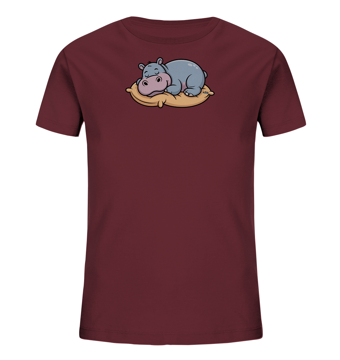 Onlineshop Shirts fuer Kinder - Das Bild zeigt ein bordeauxrotes Kinder-T-Shirt. Auf der Vorderseite ist eine suesse Illustration eines schlafenden Nilpferds zu sehen. Das hellgraue Nilpferd liegt gemuetlich auf einem beigefarbenen Kissen und hat die Augen geschlossen. Das Design wirkt beruhigend und ist ideal fuer Kinder.