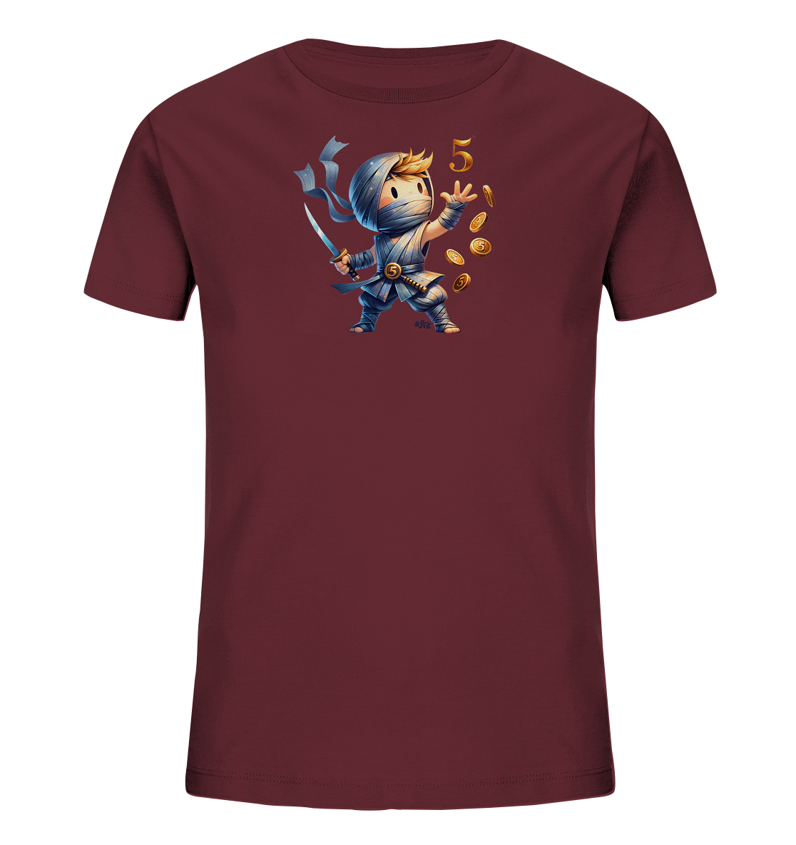 Onlineshop Shirts fuer Kinder - Das Bild zeigt ein bordeauxrotes Kinder-T-Shirt mit einem detailreichen Cartoon-Motiv. Es ist ein Ninja in Bandagen mit Schwert abgebildet, der mit goldenen Muenzen interagiert. Über der Figur schwebt prominent die goldene Zahl Fuenf. Das Design wirkt dynamisch und Abenteuer-orientiert.