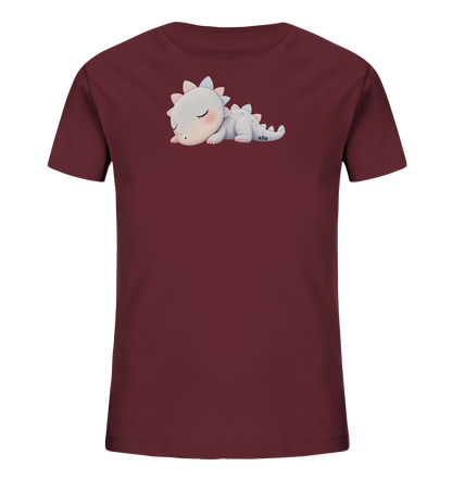 Onlineshop Shirts fuer Kinder - Das Bild zeigt ein dunkelrotes Kinder-T-Shirt. Auf der Vorderseite ist eine niedliche, schlafende Cartoon-Kreatur abgebildet, die einem Drachen oder Dinosaurier aehnelt. Die Kreatur ist hellgrau mit zarten rosa und blauen Details auf dem Ruecken und Kopf. Sie liegt friedlich da und hat die Augen geschlossen, was ein beruhigendes Motiv darstellt.