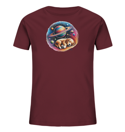 Onlineshop Shirts fuer Kinder - Das T-Shirt zeigt ein rundes Motiv mit einem schlafenden Welpen, der in einer kosmischen Szene liegt. Um den Hund herum sind Planeten, Sterne und bunte Nebel dargestellt, umrahmt von einem Farbuebergang. Das Design kombiniert suesse Tiere mit einem Weltraumthema.