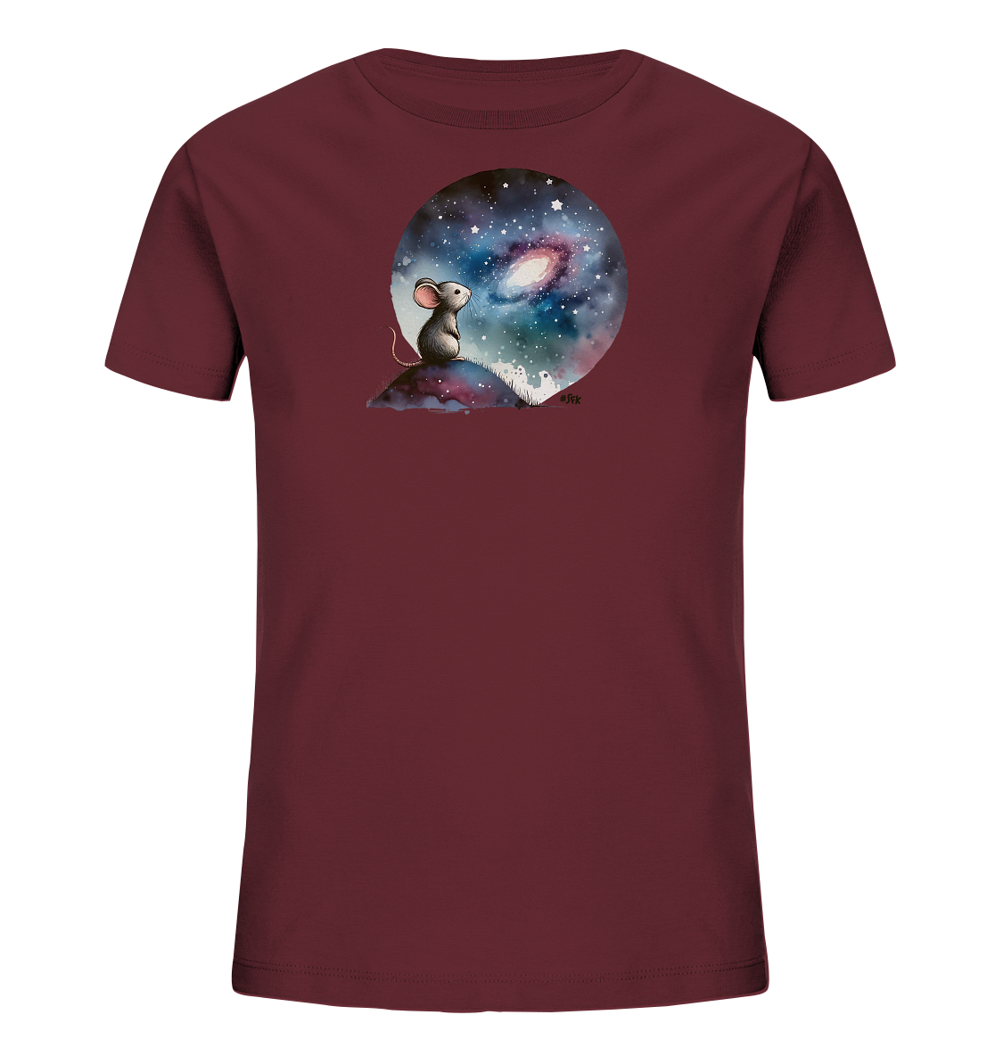 Onlineshop Shirts für Kinder - Das Bild zeigt ein burgunderrotes Kinder-T-Shirt mit einem kreisförmigen Motiv auf der Vorderseite. Dieses Motiv zeigt eine kleine Maus, die auf einem Hügel sitzt und zu einem detailreichen Sternenhimmel mit einer Galaxie aufblickt. Die Illustration ist in einem malerischen Stil gehalten und zeigt diverse Sterne und Nebelformationen. Das T-Shirt ist klassisch geschnitten.