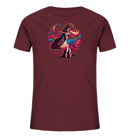 Onlineshop Shirts fuer Kinder - Das Bild zeigt ein dunkelrotes Kinder-T-Shirt mit einem farbenfrohen Motiv auf der Vorderseite. Das Design umfasst eine grosse, stilisierte Zahl '4' mit dekorativen Elementen. Davor tanzt eine Figur im Ballettstil in einem fliessenden Kleid. Das Motiv ist detailreich und verwendet lebendige Farben.
