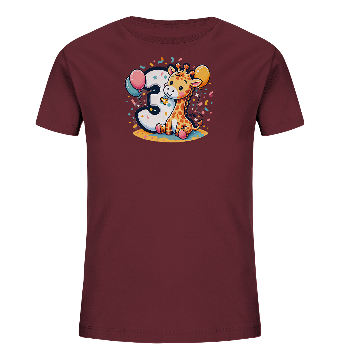 Onlineshop Shirts fuer Kinder - Das Bild zeigt ein bordeauxrotes Kinder-T-Shirt mit einem farbenfrohen Aufdruck auf der Vorderseite. Der Aufdruck zeigt eine niedliche Cartoon-Giraffe, die neben der grossen Zahl Drei sitzt. Um die Giraffe und die Drei herum sind Ballons, Konfetti und Luftschlangen zu sehen. Das gesamte Motiv wirkt froehlich und festlich.