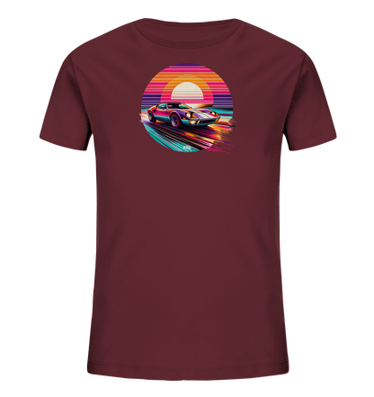 Kinder T-Shirt mit ein farbiger Sportwagen vor einer gestreiften Retro-Sonne