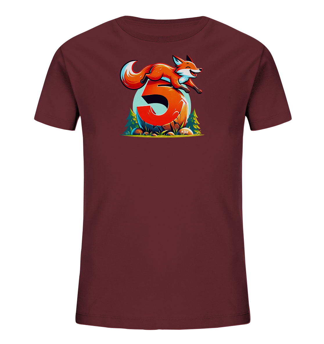 Onlineshop Shirts für Kinder - Das Bild zeigt ein Kinder-T-Shirt in einem gedeckten Rotton, möglicherweise Bio-Baumwolle. Auf der Vorderseite ist eine dynamische Grafik zu sehen, die einen springenden Fuchs über der großen, orangefarbenen Zahl '5' darstellt. Das Design umfasst auch eine kleine stilisierte Landschaft mit Bäumen, Felsen und Gräsern am unteren Rand. Die Illustration ist farbenfroh und hat einen modernen, cartoonartigen Stil, der spielerisch und ansprechend für Kinder wirkt.